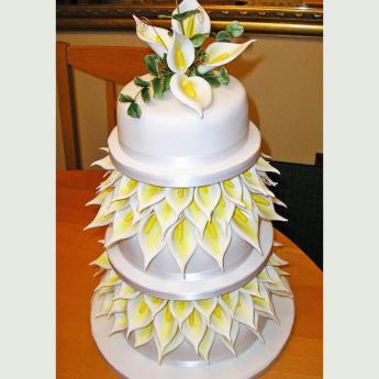 White Lilies Wedding Cake (110)