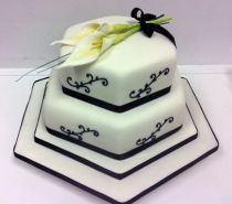 Black and White Lily Wedding Cake (7260)