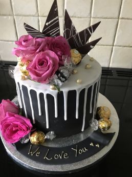 Black and Roses Drip Cake (9121)