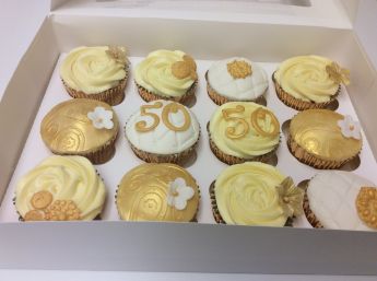 12 Golden Wedding Cup Cakes (9135)