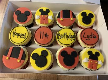 12 Character Themed Cup Cakes (9140)