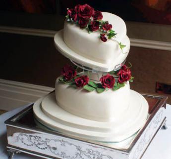 Red Roses Heart Cake (079)