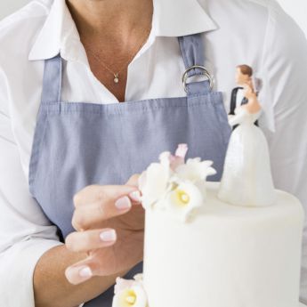 Monday Afternoon - Cake Decorating course for Beginners
